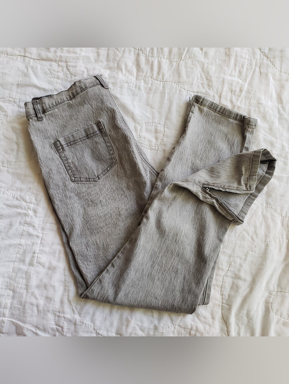 DG2 Sun-Washed Gray Denim Jeans Size 12 Zipper Ankle Jean Queen Flattering 90's